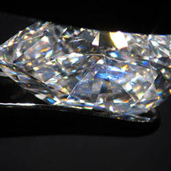 Glasgefüllter Diamant Pearcut 2