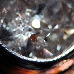 Mandarin Granat Einschluß in Diamant